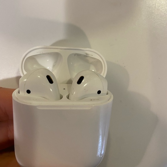 Apple Airpods - Picture 5 of 9